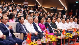 Tổng Bí thư Tô Lâm dự Chương trình nghệ thuật đặc biệt "Đảng trong mùa Xuân đại thắng"