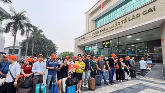 Du lịch qua Cửa khẩu Quốc tế Lào Cai bùng nổ dịp lễ