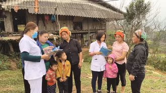 Đề xuất nâng mức hỗ trợ hằng tháng với nhân viên y tế thôn, tổ dân phố, cô đỡ thôn bản