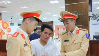 Ngày đầu thực hiện tiếp nhận hồ sơ cấp, đổi giấy phép lái xe