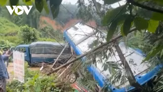 Sạt lở đất và lũ cuốn tại Hà Giang khiến ít nhất 2 người mất tích