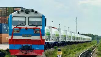Chuyến tàu chở LNG đầu tiên từ Nam ra Bắc bằng đường sắt