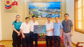 Ngân hàng BIDV ủng hộ tỉnh Lào Cai 1 tỷ đồng khắc phục thiên tai