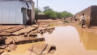 Mưa, bão ảnh hưởng tới nhiều quốc gia trên thế giới