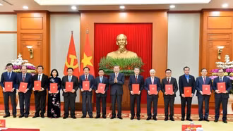 Tổng Bí thư Tô Lâm trao Quyết định về chức năng, nhiệm vụ của 13 cơ quan ban Đảng, đơn vị ở Trung ương