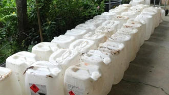 Bắt quả tang cơ sở sản xuất 60.000 lít giấm giả bằng axit công nghiệp