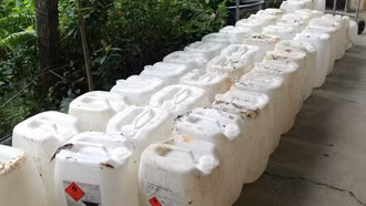 Bắt quả tang cơ sở sản xuất 60.000 lít giấm giả bằng axit công nghiệp