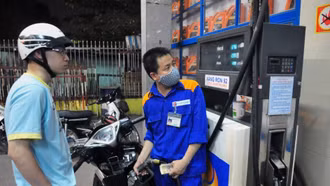 Giá xăng dầu tiếp đà đi lên, RON95 sát 19.000 đồng/lít