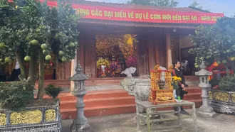 Đền Đại An là một ngôi đền cổ linh thiêng nằm bên bờ sông Hồng. (Ảnh: Báo Nhân Dân)