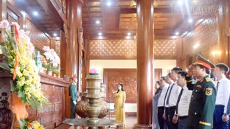 Ban Thường vụ Tỉnh ủy Lào Cai dâng hương tưởng niệm Chủ tịch Hồ Chí Minh và viếng các anh hùng, liệt sỹ