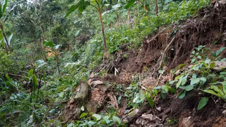 Sa Pa: Di dời khẩn 2 hộ dân khỏi khu vực có nguy cơ sạt lở cao tại xã Thanh Bình