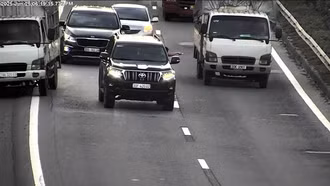 Lạng lách chèn ép xe tải trên cao tốc, tài xế ô tô bị khởi tố