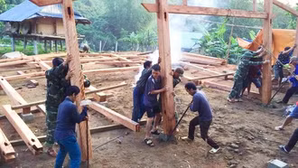 Thủ tướng yêu cầu quyết liệt, thần tốc hơn nữa, quyết tâm xóa nhà tạm, nhà dột nát trước 31/8/2025