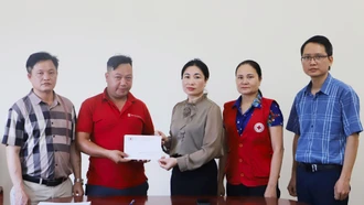 Lãnh đạo huyện Bát Xát thăm hỏi gia đình nạn nhân tử vong do thiên tai