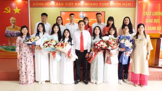 Đảng bộ Trường THPT Chuyên Lào Cai kết nạp thêm 5 đảng viên là học sinh