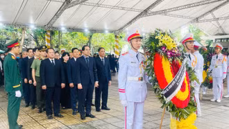 Đoàn đại biểu tỉnh Lào Cai viếng nguyên Chủ tịch nước Trần Đức Lương