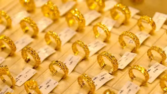 Giá vàng hôm nay (trưa 18/1): Giá vàng nhẫn cao bằng giá vàng miếng