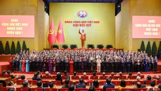 Ban Chấp hành Trung ương khóa XIV ra mắt Đại hội.