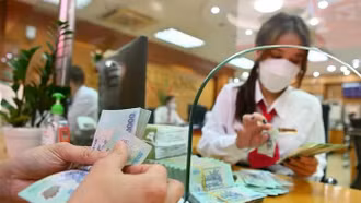 Lãi suất huy động vượt 7%, cho vay rục rịch tăng