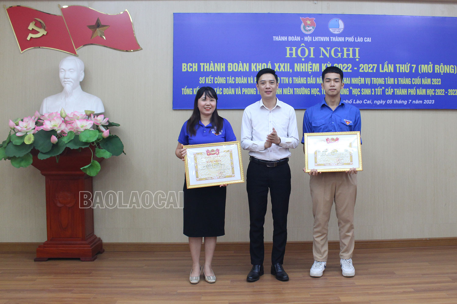 Trao Bằng khen của Ban Chấp hành Trung ương Đoàn Thanh niên Cộng sản Hồ Chí Minh cho tập thể và cá nhân có thành tích xuất sắc. IMG_1039.jpg