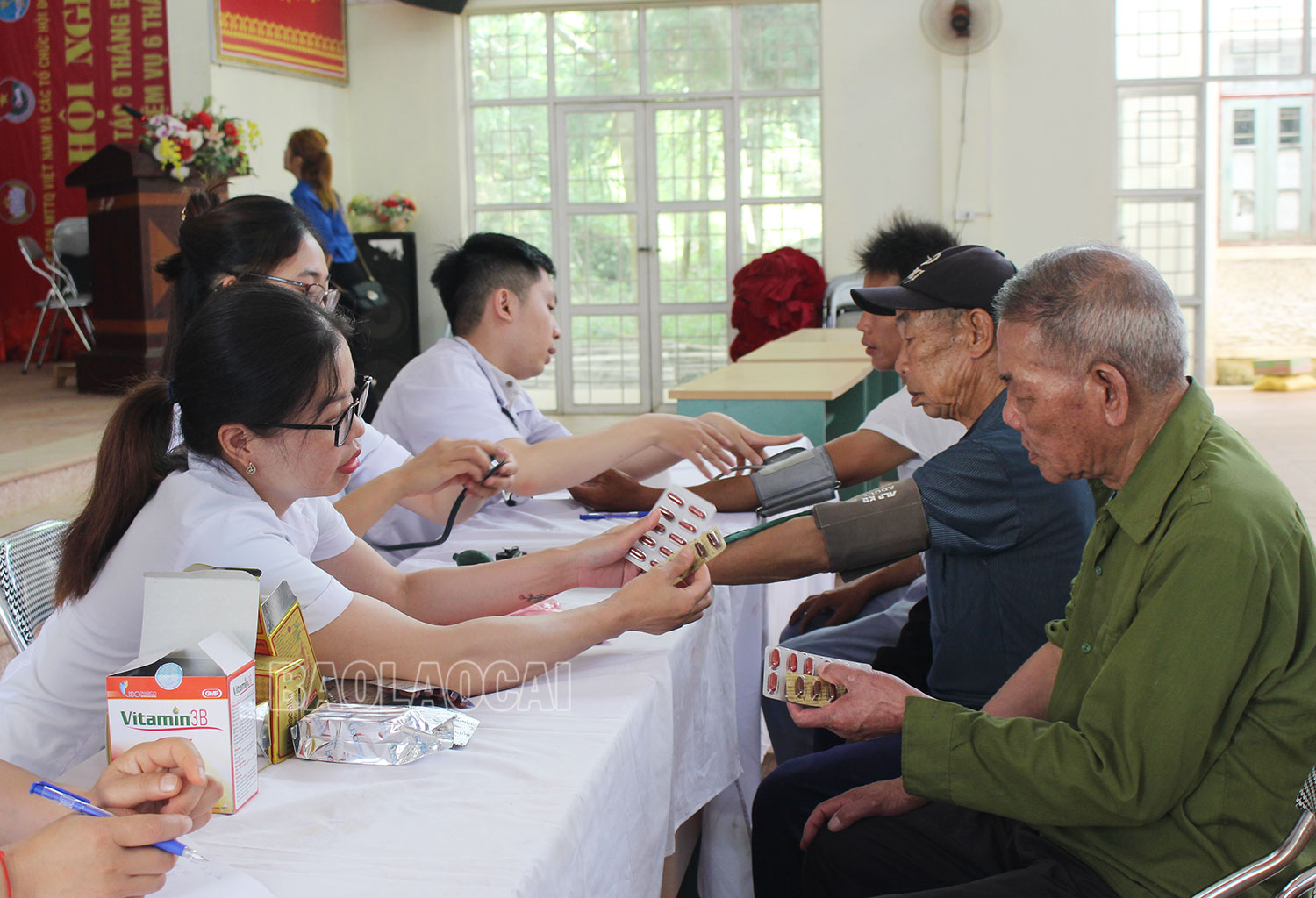 Khám bệnh cho người dân trên địa bàn xã. IMG_1333.jpg
