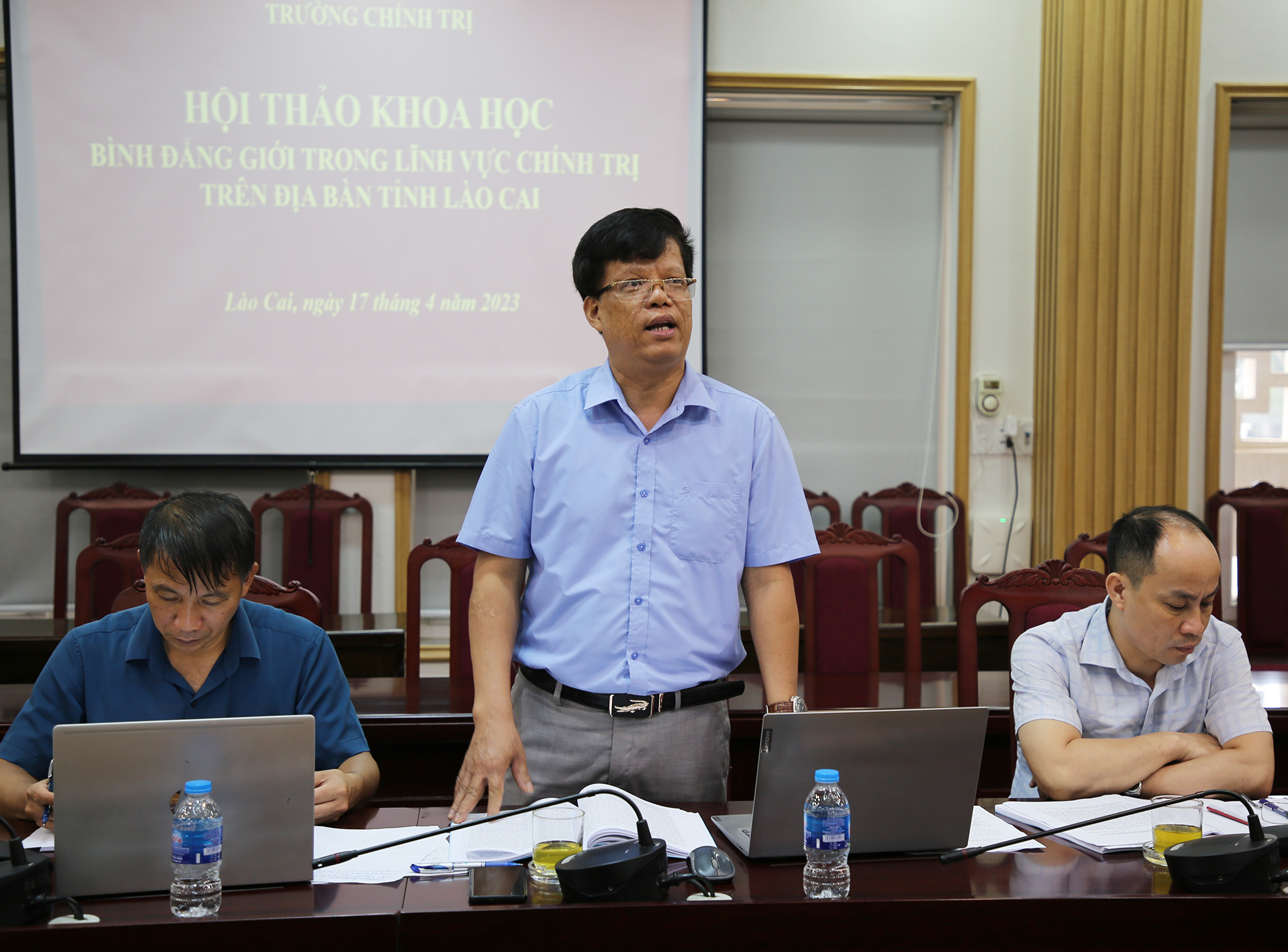 Đại biểu Ban Dân vận Tỉnh ủy phát biểu tại hội thảo. hội thảo khoa học (3).JPG