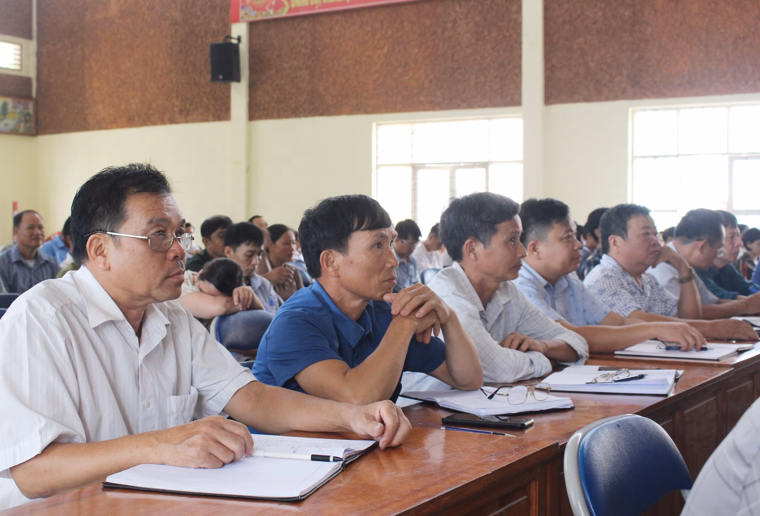 Từ đầu năm đến nay, Huyện ủy Văn Bàn đã tổ chức 4 lớp bồi dưỡng công tác Đảng cho đội ngũ bí thư chi bộ trên địa bàn.JPG