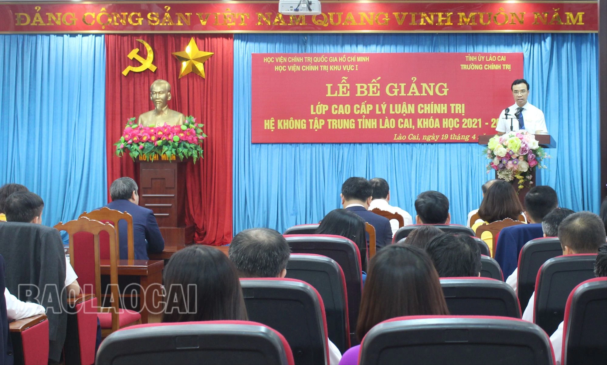 cao cấp lý luận chính trị (1).JPG