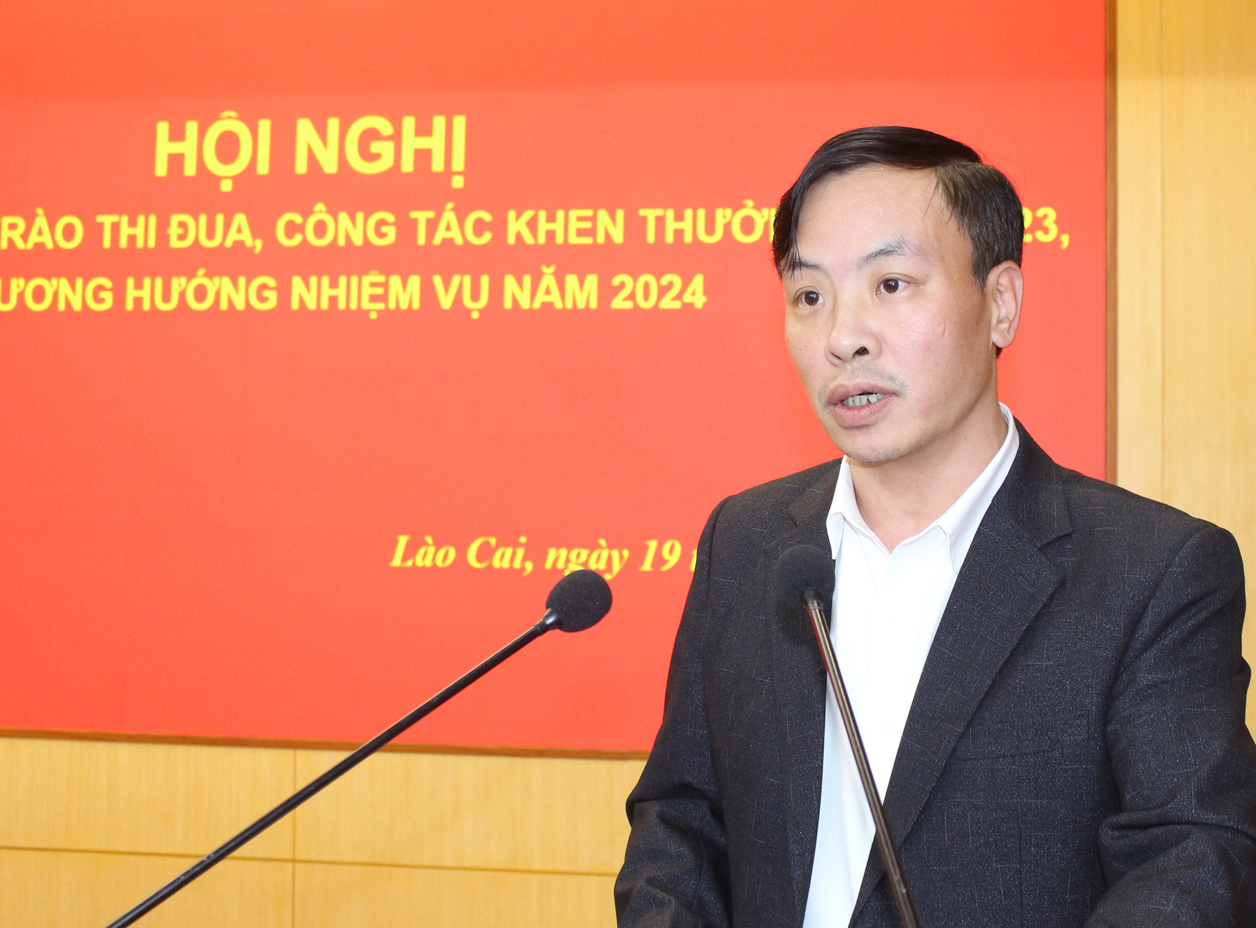 Lãnh đạo Ban Thi đua - Khen thưởng tỉnh phát biểu tại hội nghị. img-2797-1878.jpg