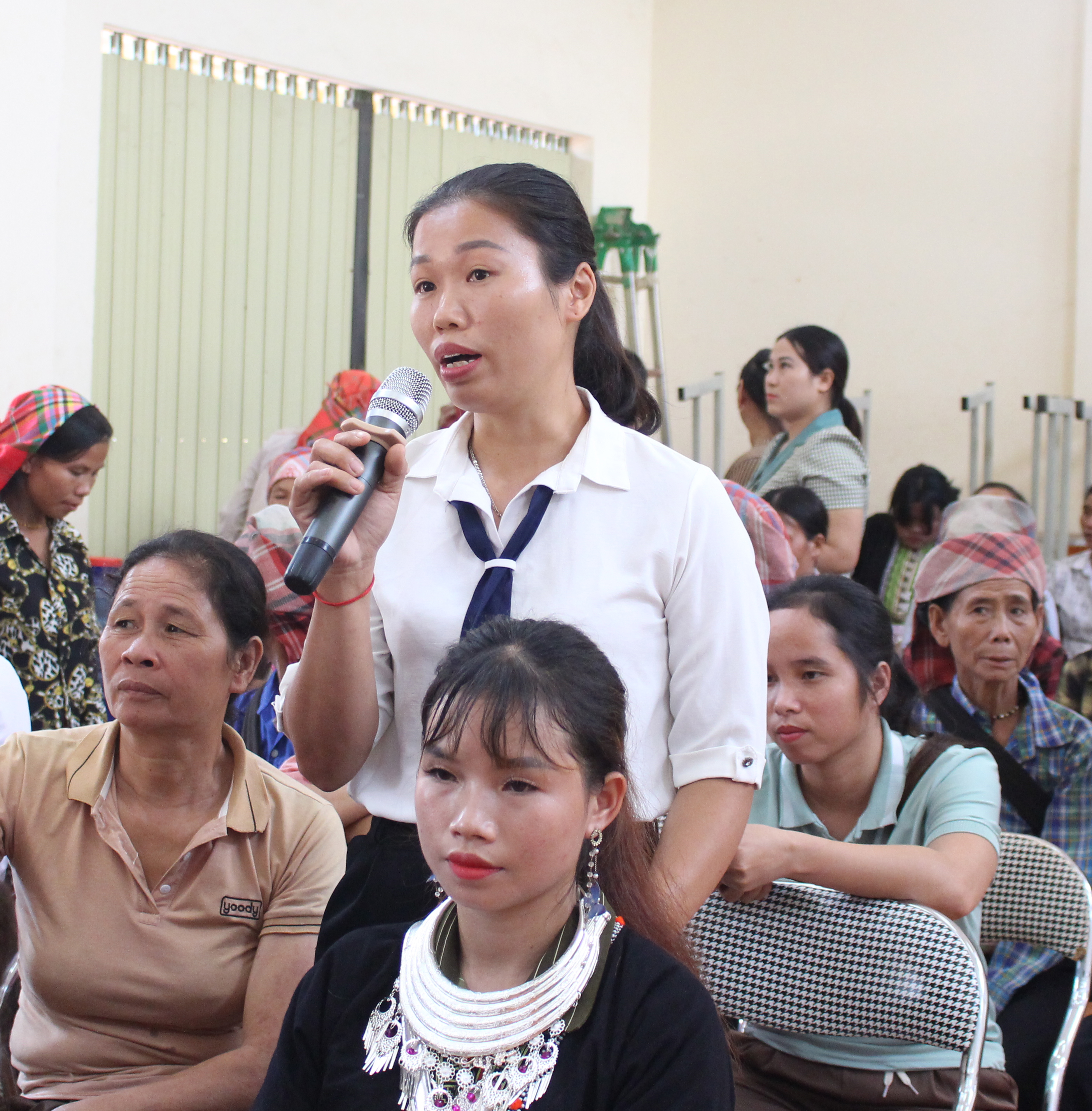 Hội viên phụ nữ xã nêu ý kiến tại hội nghị. IMG_2001.JPG