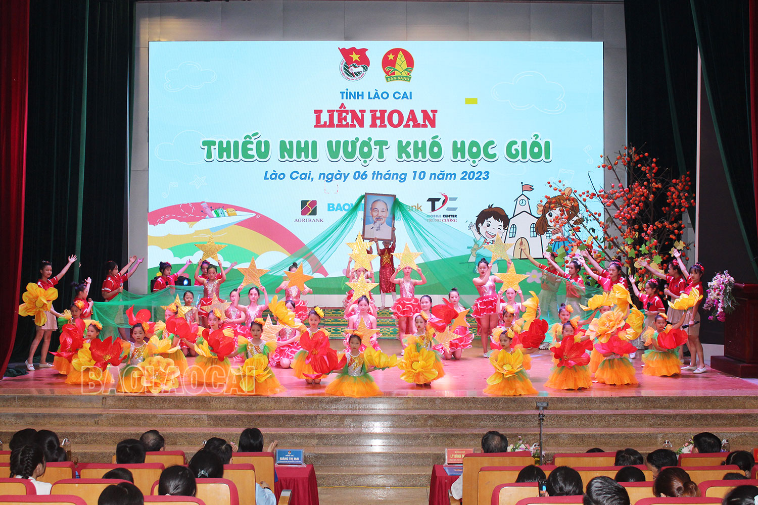 Văn nghệ chào mừng. IMG_1203.jpg