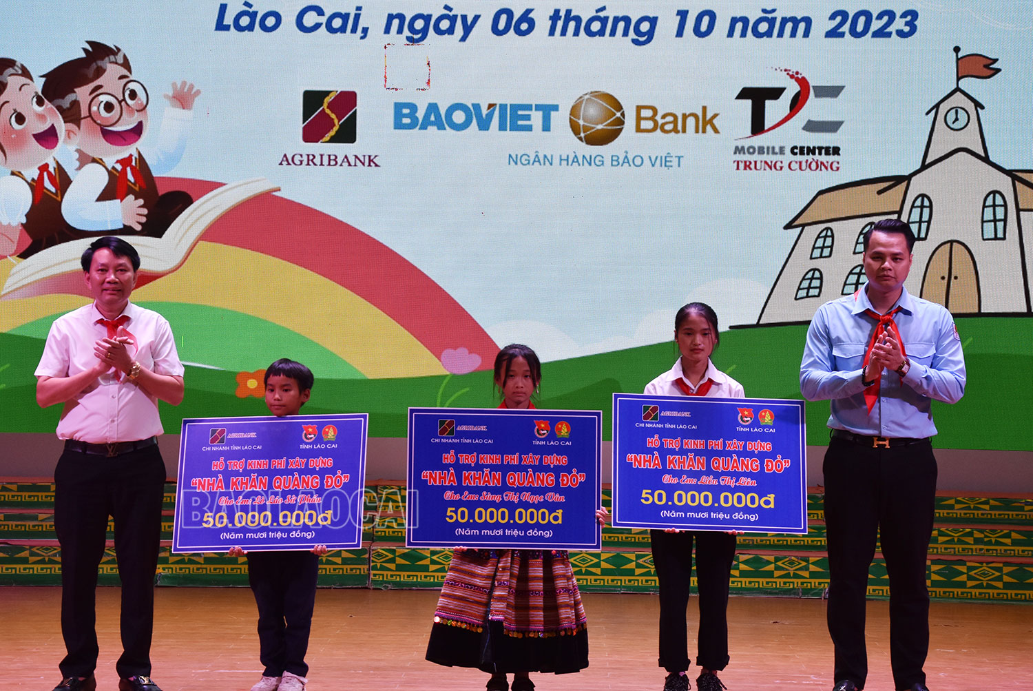 Ngân hàng Nông nghiệp và Phát triển Nông thôn Việt Nam Chi nhánh tỉnh Lào Cai trao hỗ trợ xây dựng Nhà khăn quàng đỏ. DSC_6513.jpg