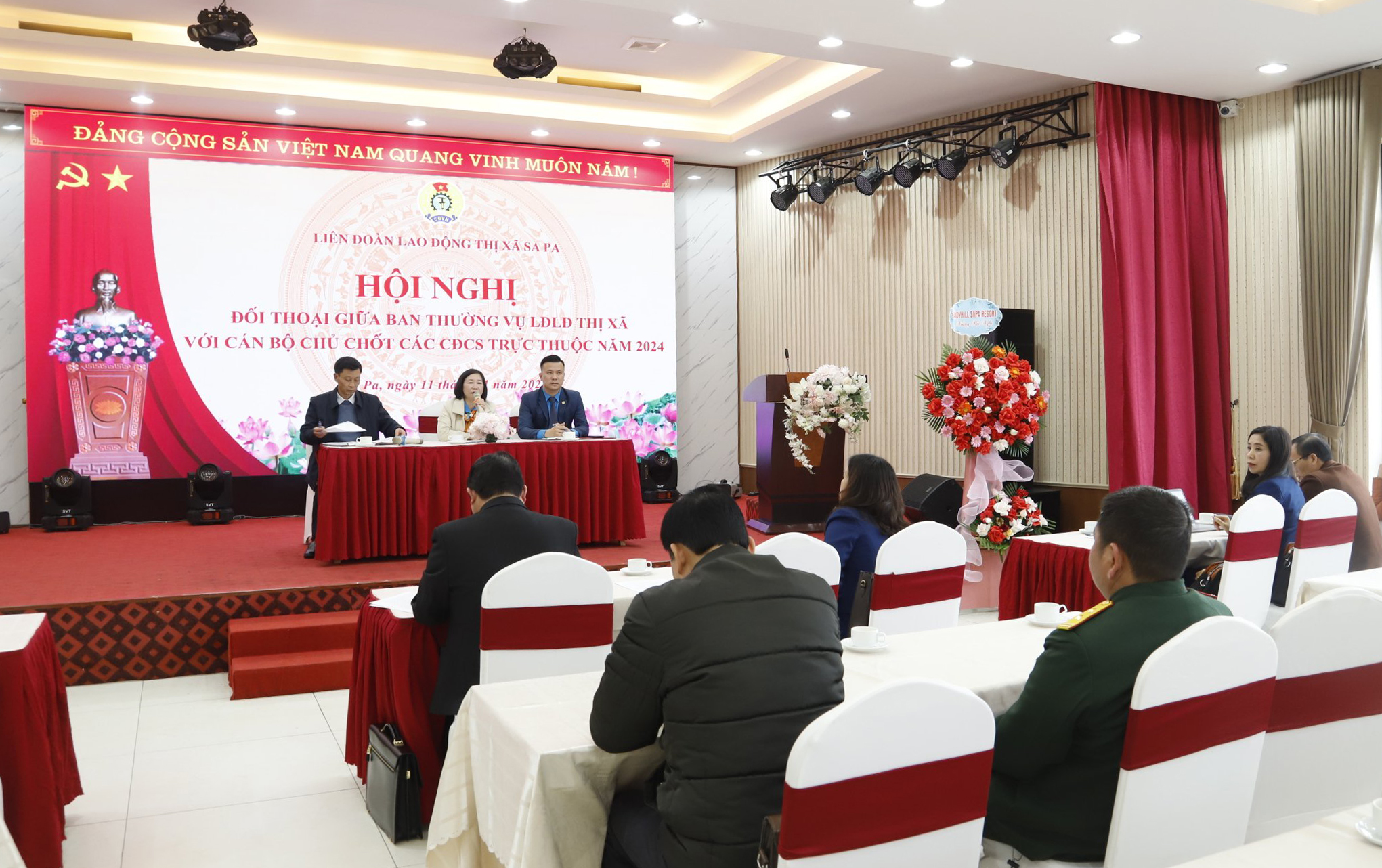 Tổ chức đối thoại với các công đoàn cơ sở. z5076666881483-dfd2f7fb541f21b3b0dc32f3209c8235-3142.jpg