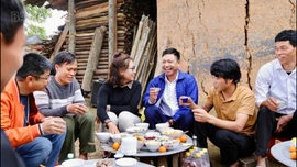 Ăn tết ở bản.