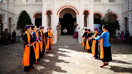 Rộn ràng khúc hát mừng xuân