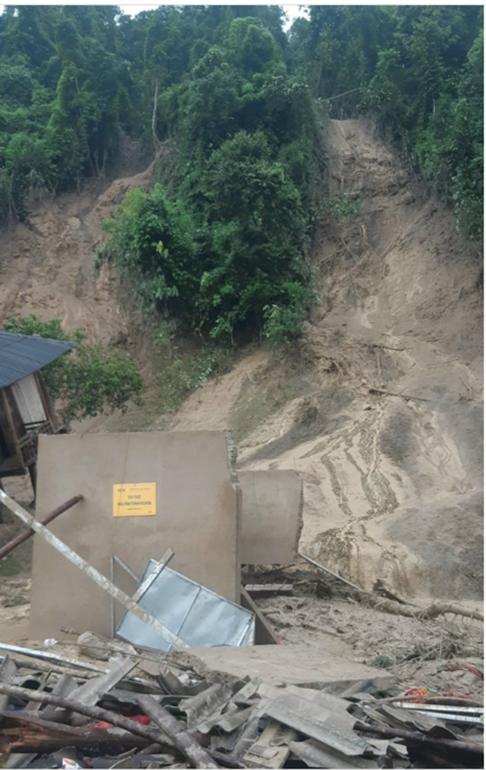 Lũ quét, sạt lở đất nghiêm trọng ở Điện Biên khiến 2 người chết, 5 người mất tích ảnh 3