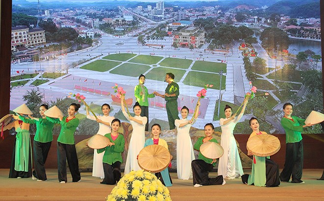 Yên Bái tổ chức trọng thể Hội nghị gặp mặt người có công với cách mạng và thân nhân liệt sĩ tiêu biểu ảnh 12 Yên Bái tổ chức trọng thể Hội nghị gặp mặt người có công với cách mạng và thân nhân liệt sĩ tiêu biểu ảnh 12