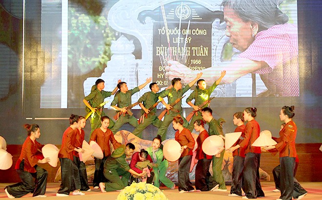 Yên Bái tổ chức trọng thể Hội nghị gặp mặt người có công với cách mạng và thân nhân liệt sĩ tiêu biểu ảnh 11 Yên Bái tổ chức trọng thể Hội nghị gặp mặt người có công với cách mạng và thân nhân liệt sĩ tiêu biểu ảnh 11