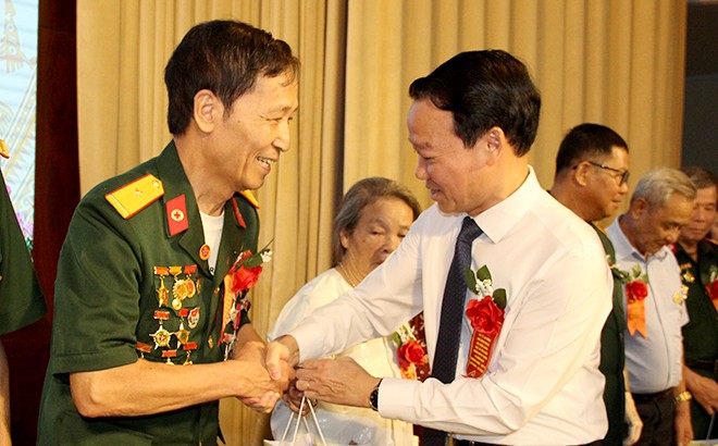 Yên Bái tổ chức trọng thể Hội nghị gặp mặt người có công với cách mạng và thân nhân liệt sĩ tiêu biểu ảnh 6 Yên Bái tổ chức trọng thể Hội nghị gặp mặt người có công với cách mạng và thân nhân liệt sĩ tiêu biểu ảnh 6