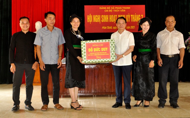 Bí thư Tỉnh ủy Đỗ Đức Duy dự sinh hoạt chi bộ thôn Thủy Văn, xã Phan Thanh, huyện Lục Yên ảnh 5 Bí thư Tỉnh ủy Đỗ Đức Duy dự sinh hoạt chi bộ thôn Thủy Văn, xã Phan Thanh, huyện Lục Yên ảnh 5