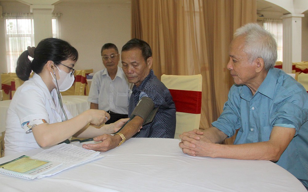 Yên Bái gặp mặt cựu chiến binh và cựu thanh niên xung phong về điều dưỡng tại Làng Hữu Nghị Việt Nam ảnh 1 Yên Bái gặp mặt cựu chiến binh và cựu thanh niên xung phong về điều dưỡng tại Làng Hữu Nghị Việt Nam ảnh 1