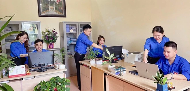 Chút bàn về trang phục trong văn hoá công vụ ảnh 2