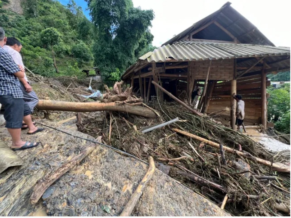 Lũ quét, sạt lở đất nghiêm trọng ở Điện Biên khiến 2 người chết, 5 người mất tích ảnh 1