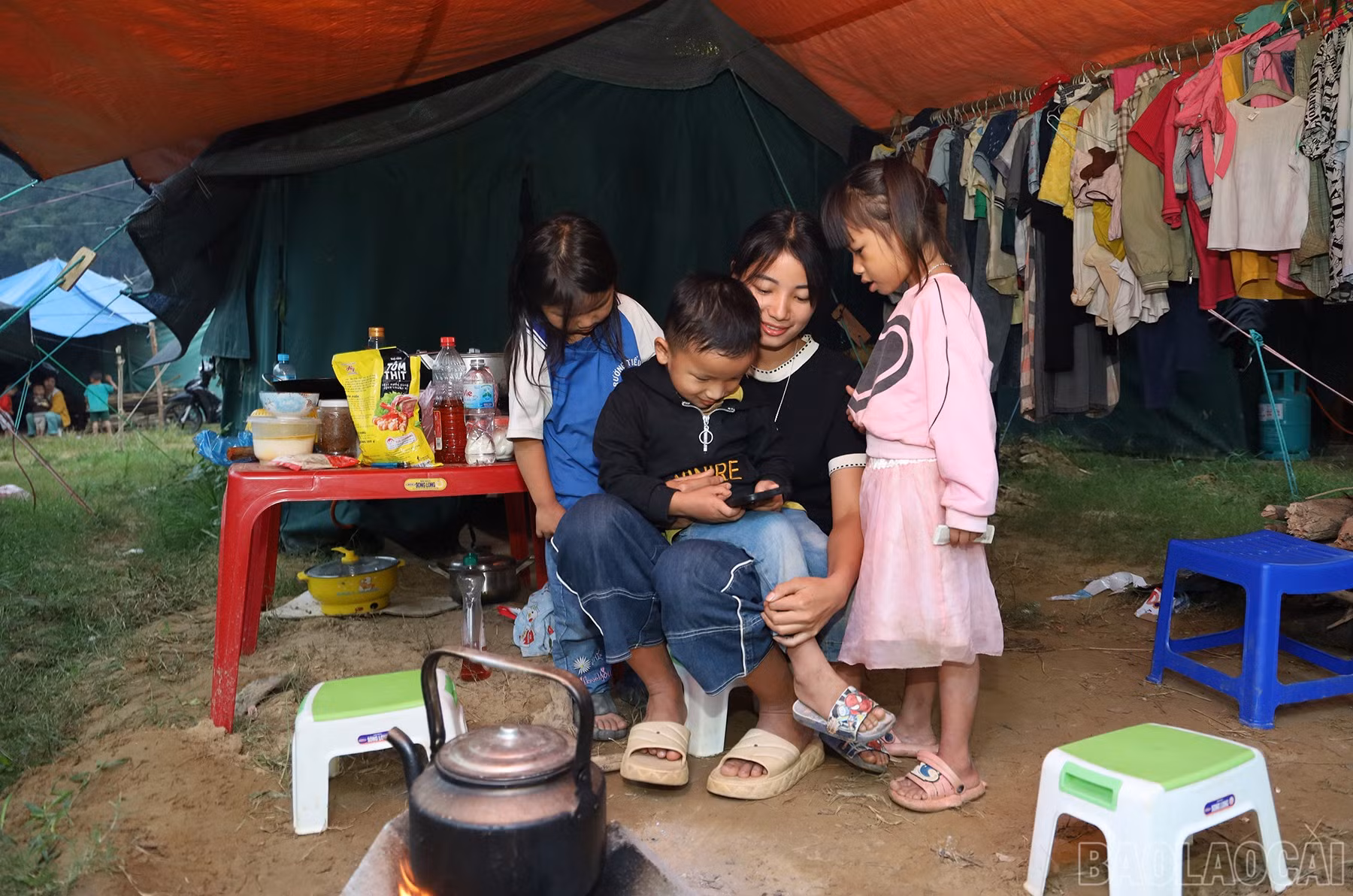 [Ảnh] Cuộc sống của người dân ở những khu lánh nạn trước ngày vào nhà mới