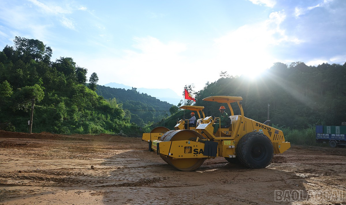 Trên những công trình không nghỉ lễ