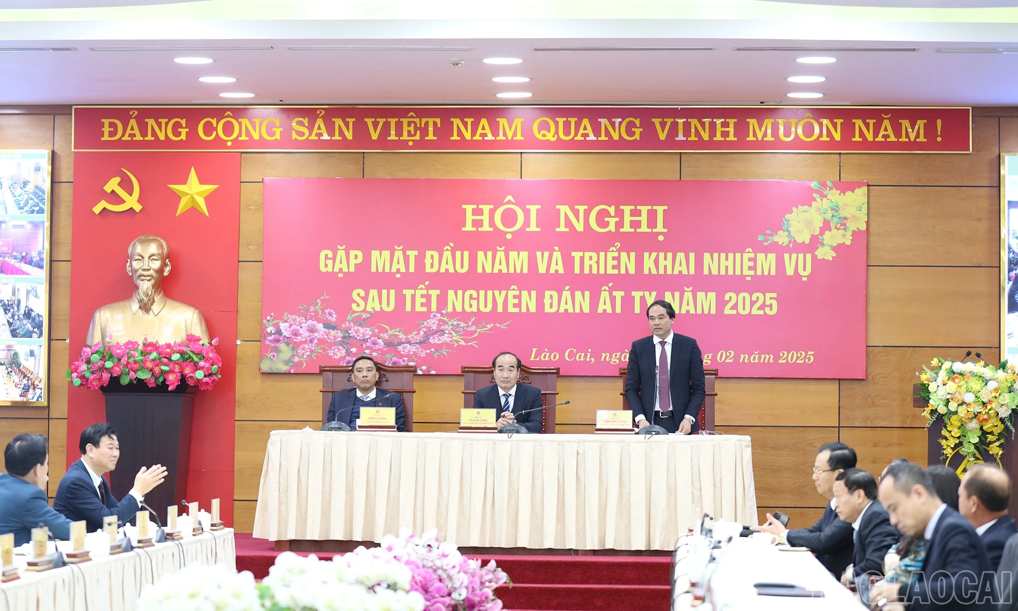 Tập trung thực hiện các nhiệm vụ ngay từ ngày đầu, tháng đầu năm mới