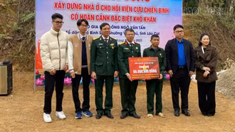 Trao kinh phí hỗ trợ xây dựng nhà cho cựu chiến binh có hoàn cảnh khó khăn