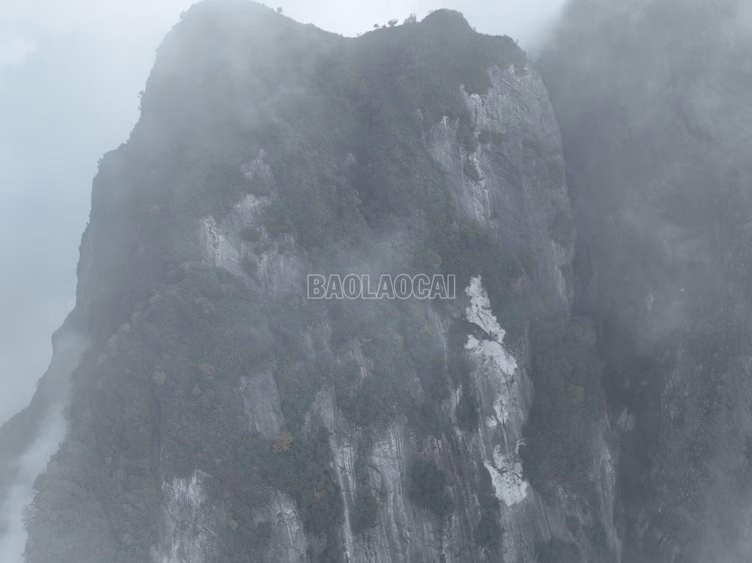 baolaocai-c_nui-non-hung-vi.jpg