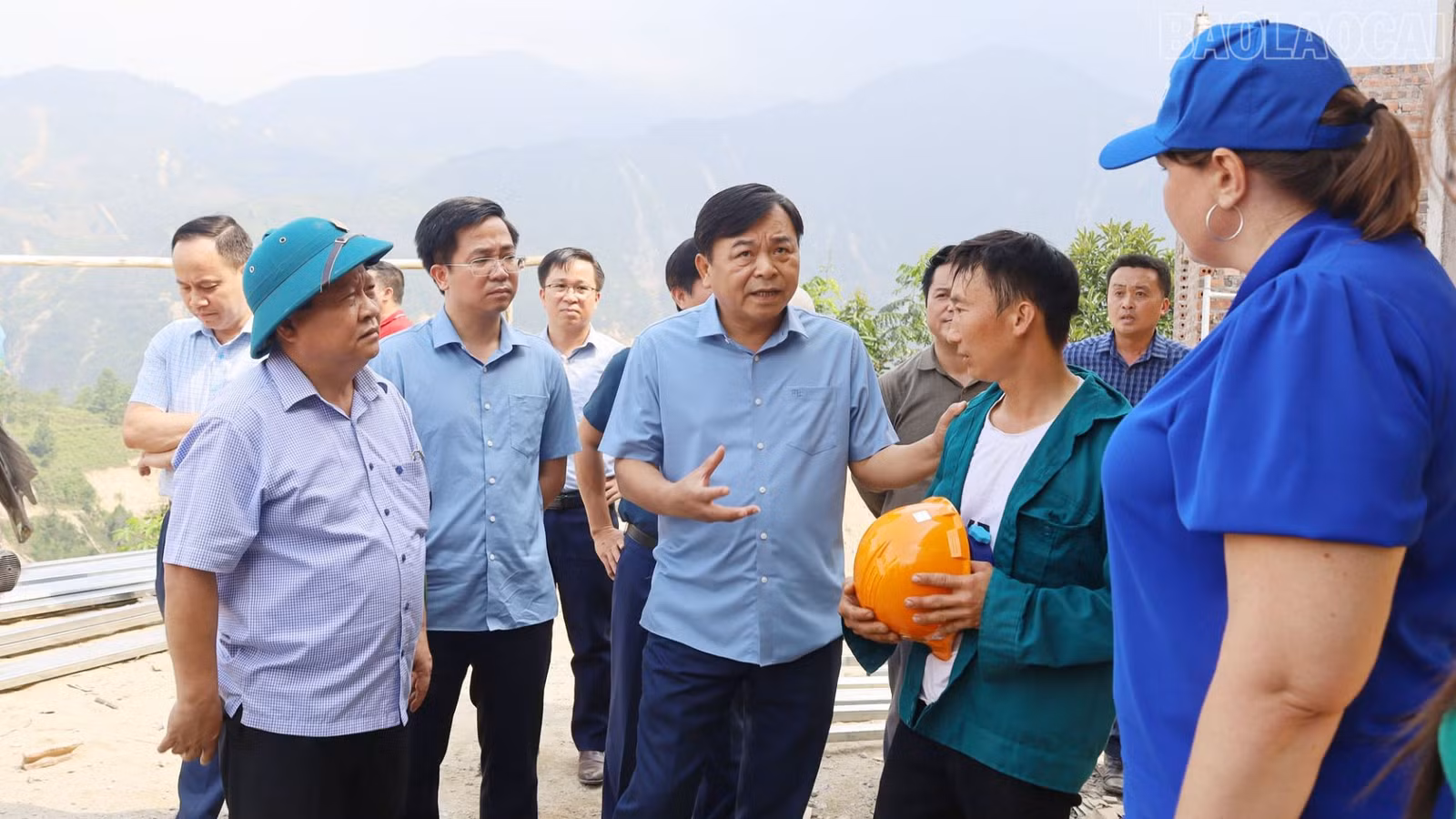 baolaocai-tr_huy-dong-nguon-luc-xay-dung-nong-thon-moi-1.jpg