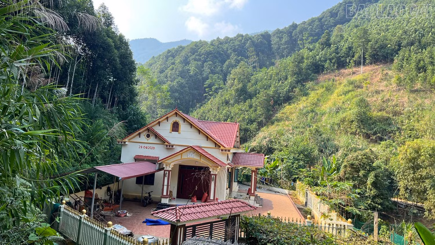 baolaocai-tr_dien-mao-nong-thon-thon-bong-ngay-cang-khoi-sac.jpg